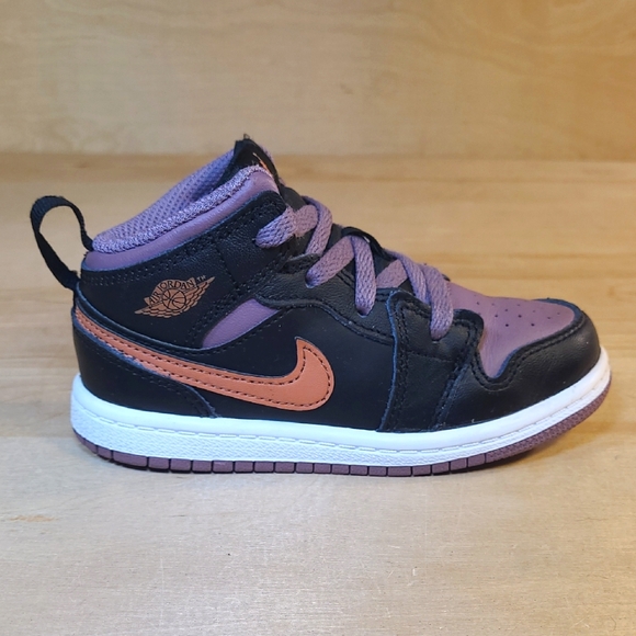 Nike Air Jordan 1 Mid SE Black Sky J Mauve Kids Sneakers in Black and Lavender - Picture 1 of 10